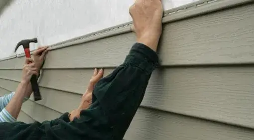 Vinyl Siding - Repair or Replace